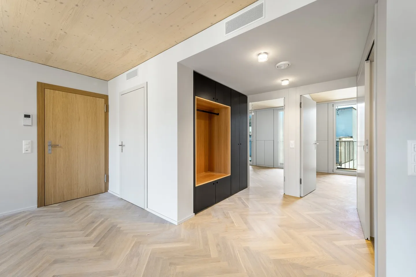 Old Town Flair & New Building Comfort: Your New Practice Rooms - Photo 5 of 8