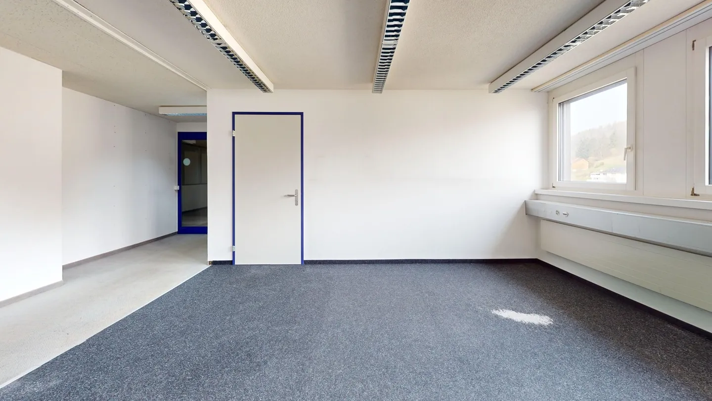 Bureau spacieux avec 7 bureaux aménagés à Winterthur - Photo 3 sur 7
