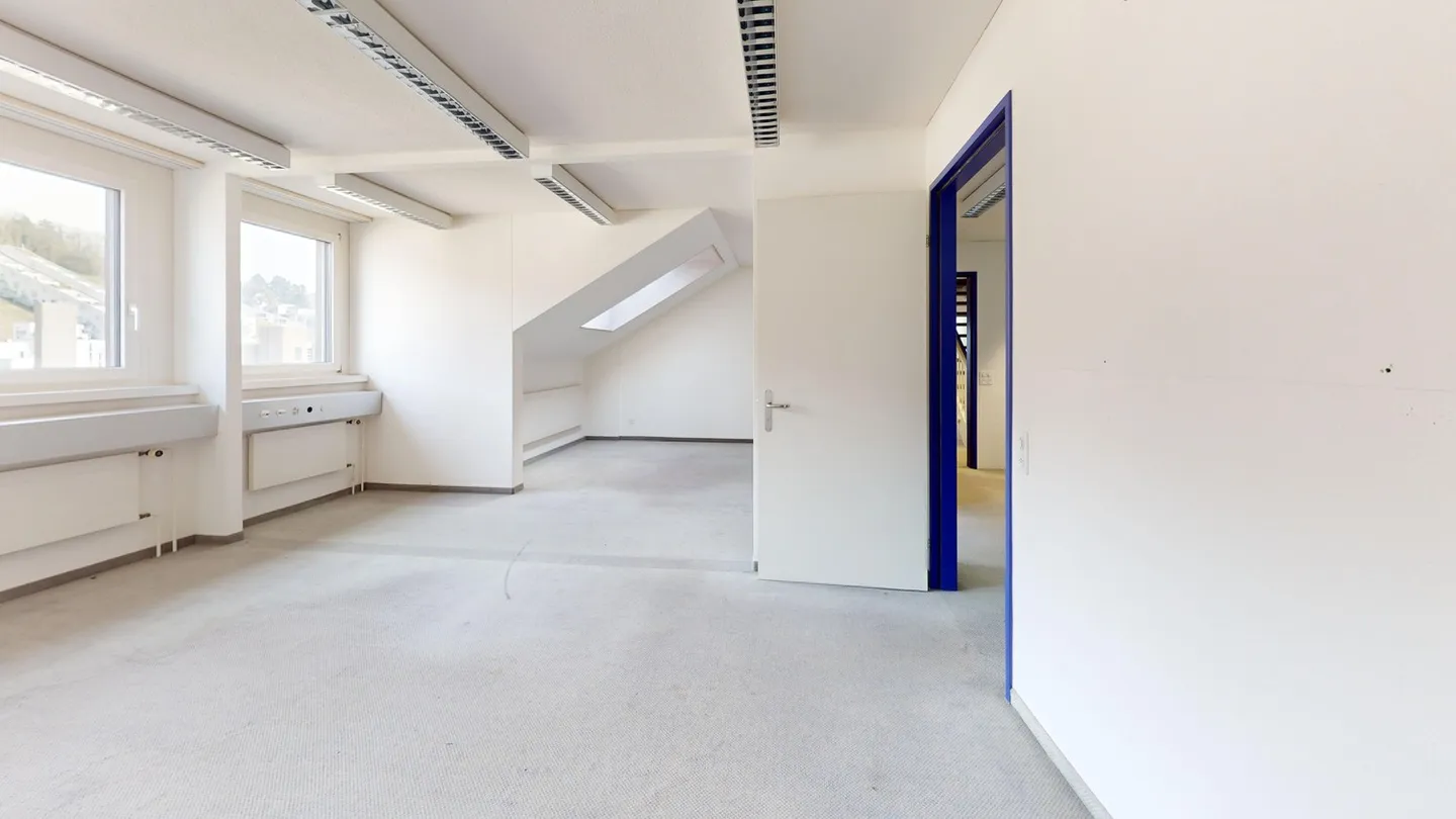 Bureau spacieux avec 7 bureaux aménagés à Winterthur - Photo 4 sur 7
