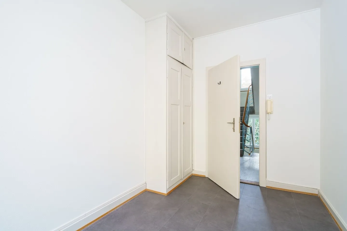 Charming 1-room attic in a central location in Basel - m9.50 - Photo 2 of 3