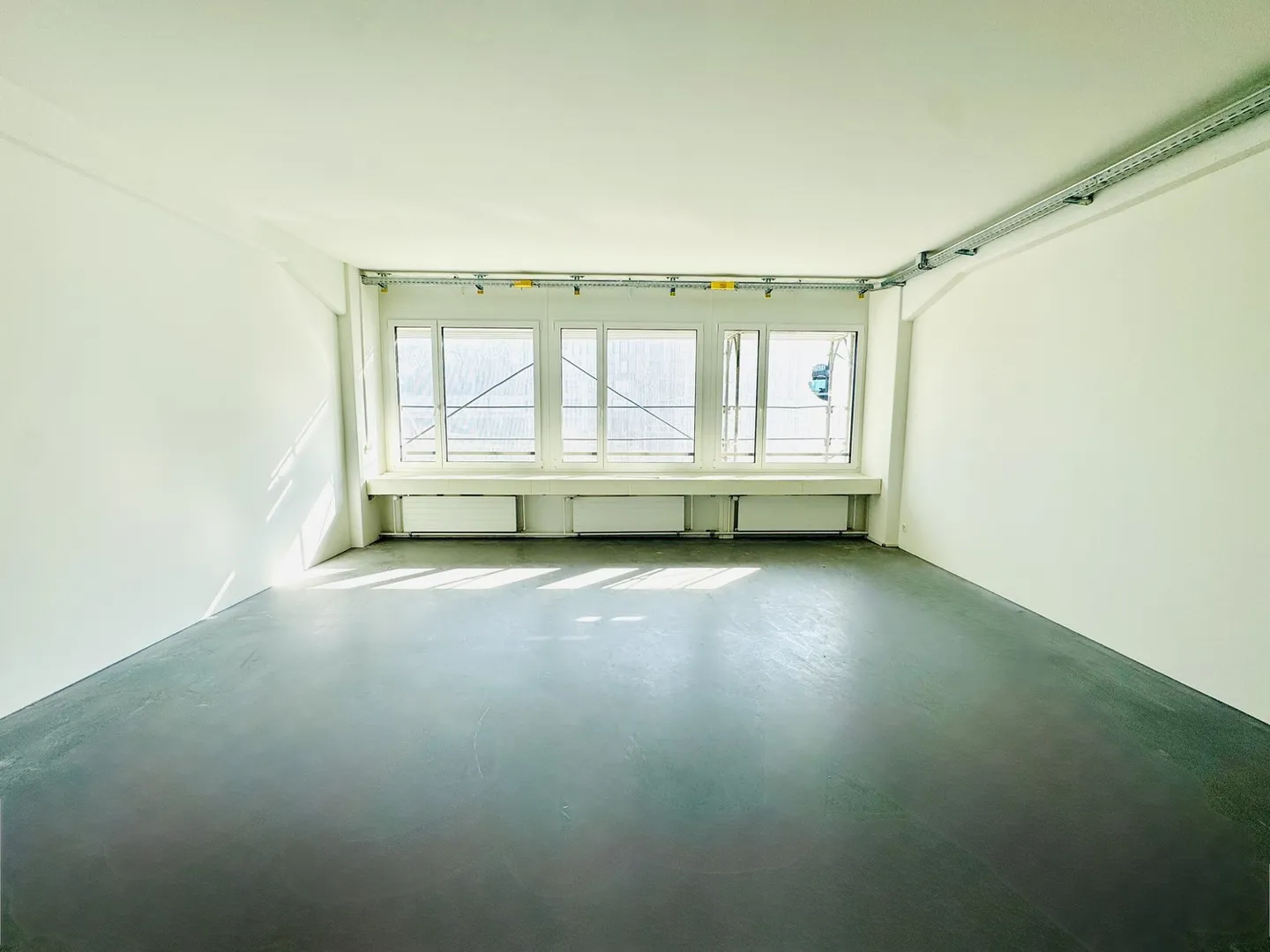 Espaces de bureau pour des concepts d'open space et de partage de bureau - Photo 3 sur 7
