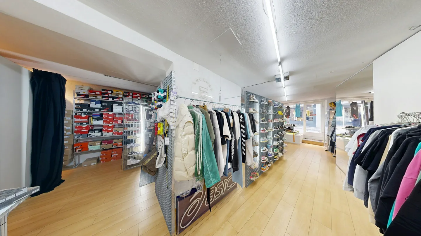 Charming Retail Space in the Heart of Zurich's Old Town - Photo 10 of 13