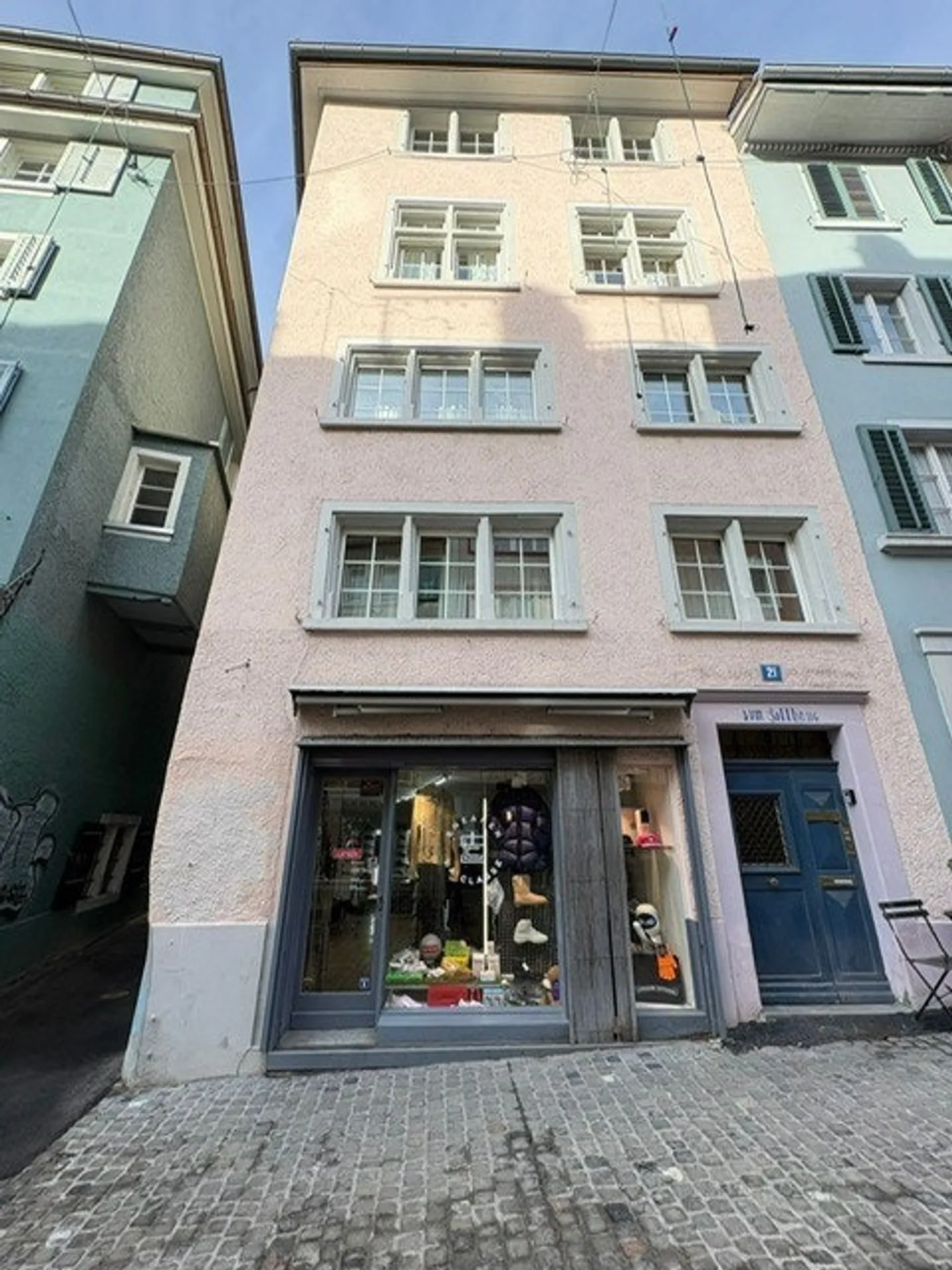 Charming Retail Space in the Heart of Zurich's Old Town - Photo 2 of 13