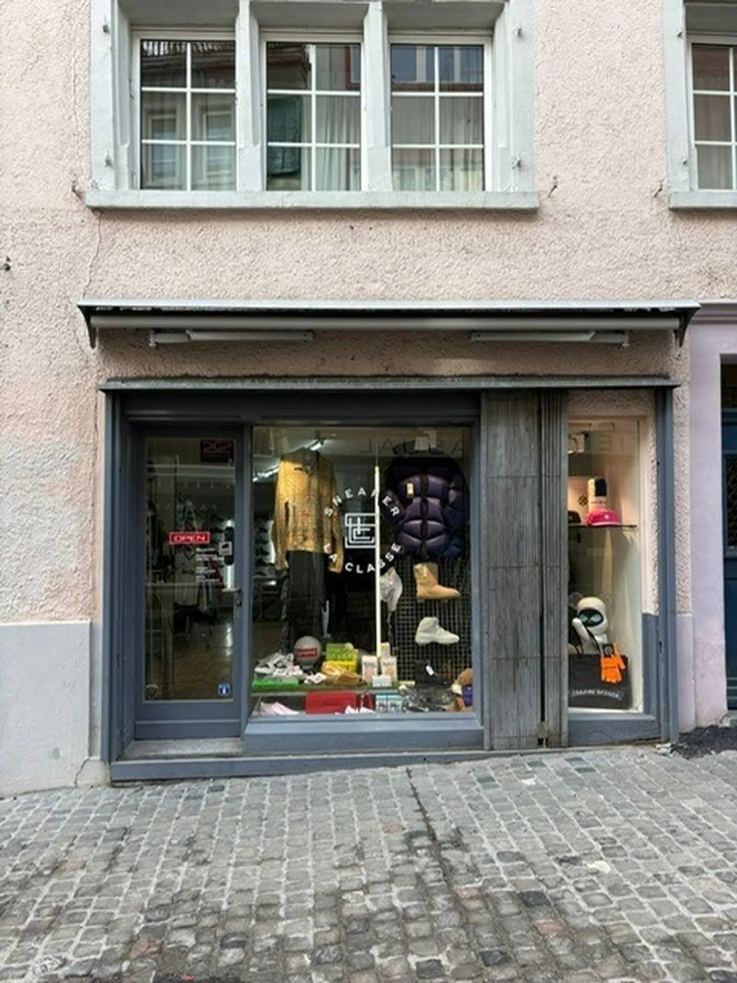 Charming Retail Space in the Heart of Zurich's Old Town - Photo 1 of 13