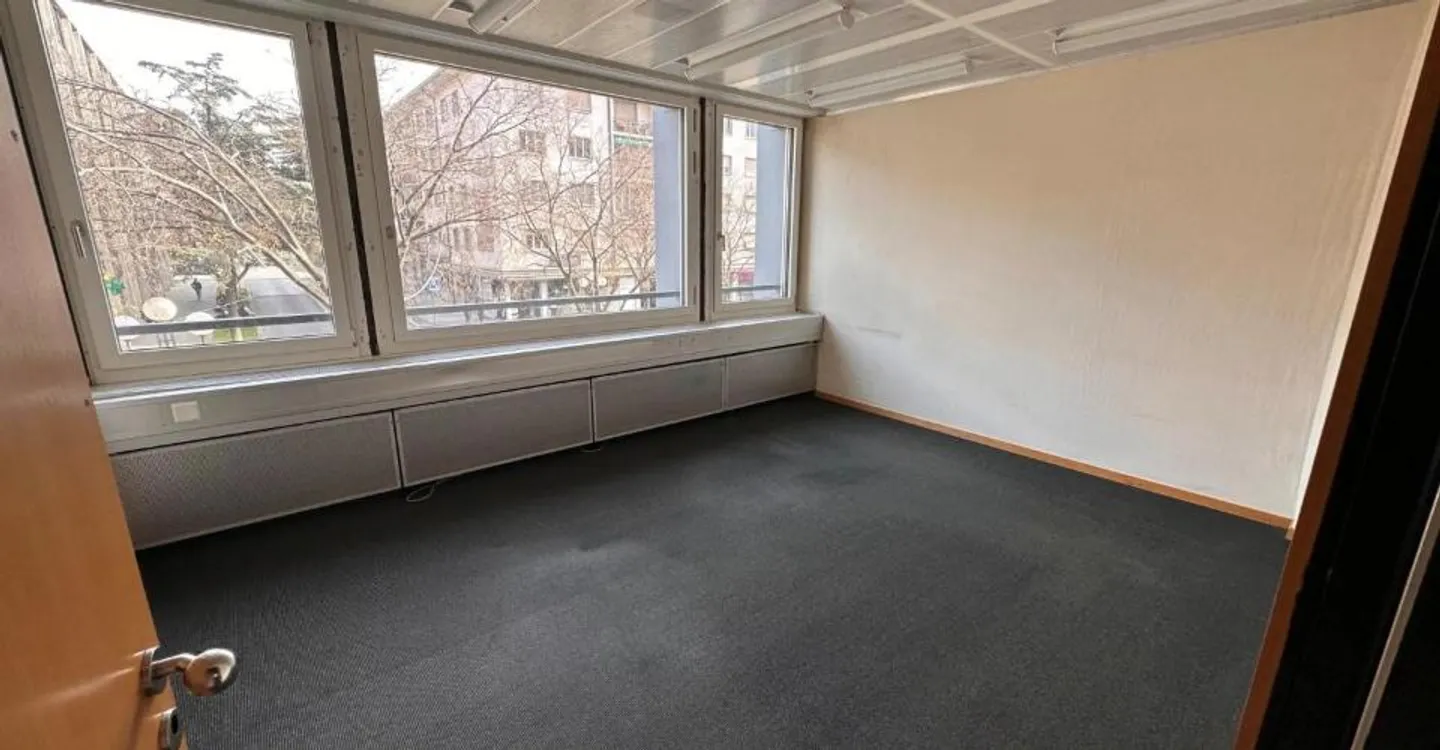 Bureau spacieux à Sion - Photo 7 sur 11