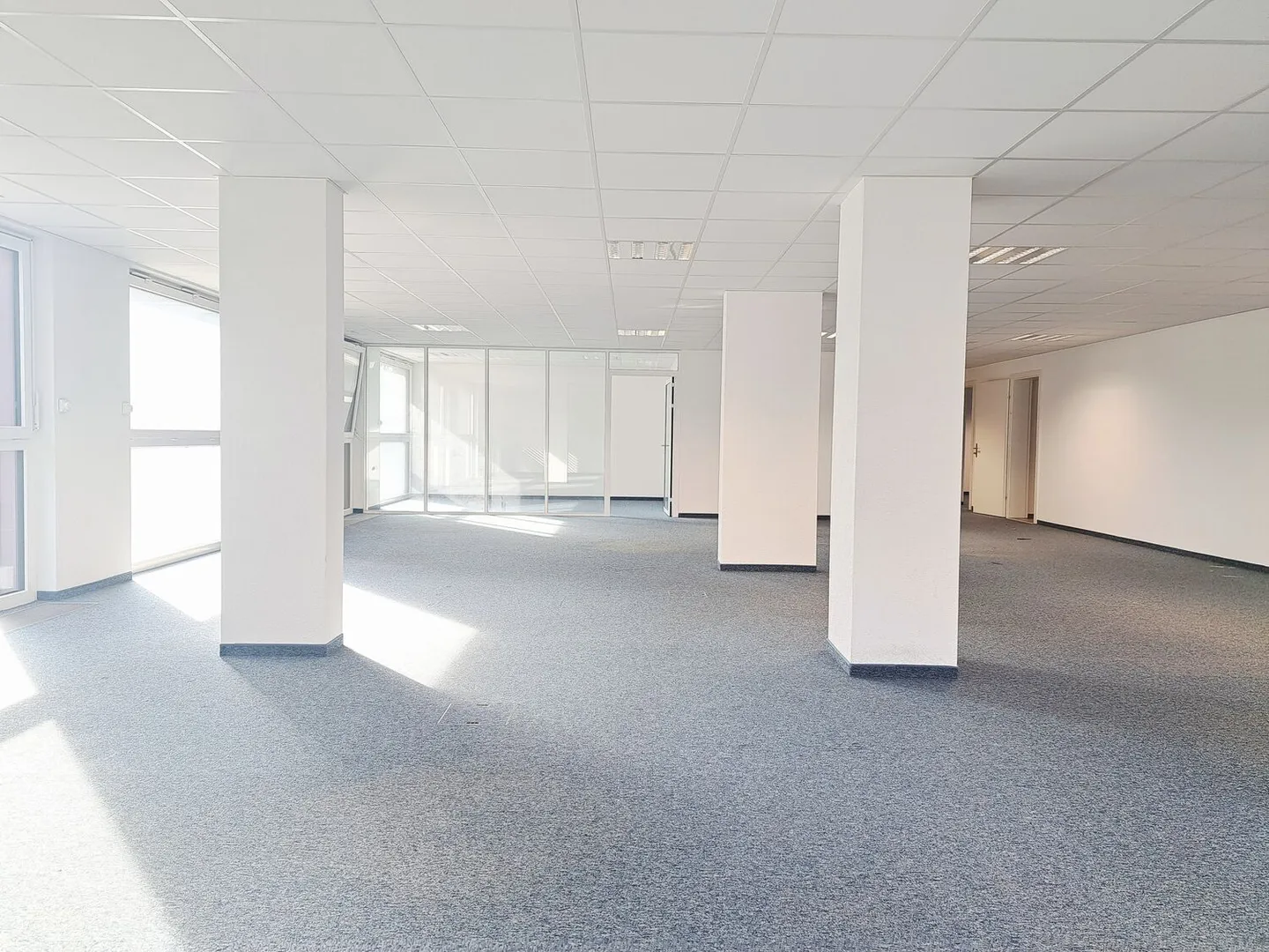 Modern Offices in the Heart of Yverdon – 270m² – 2 First Rent Payments Free - Photo 4 of 9