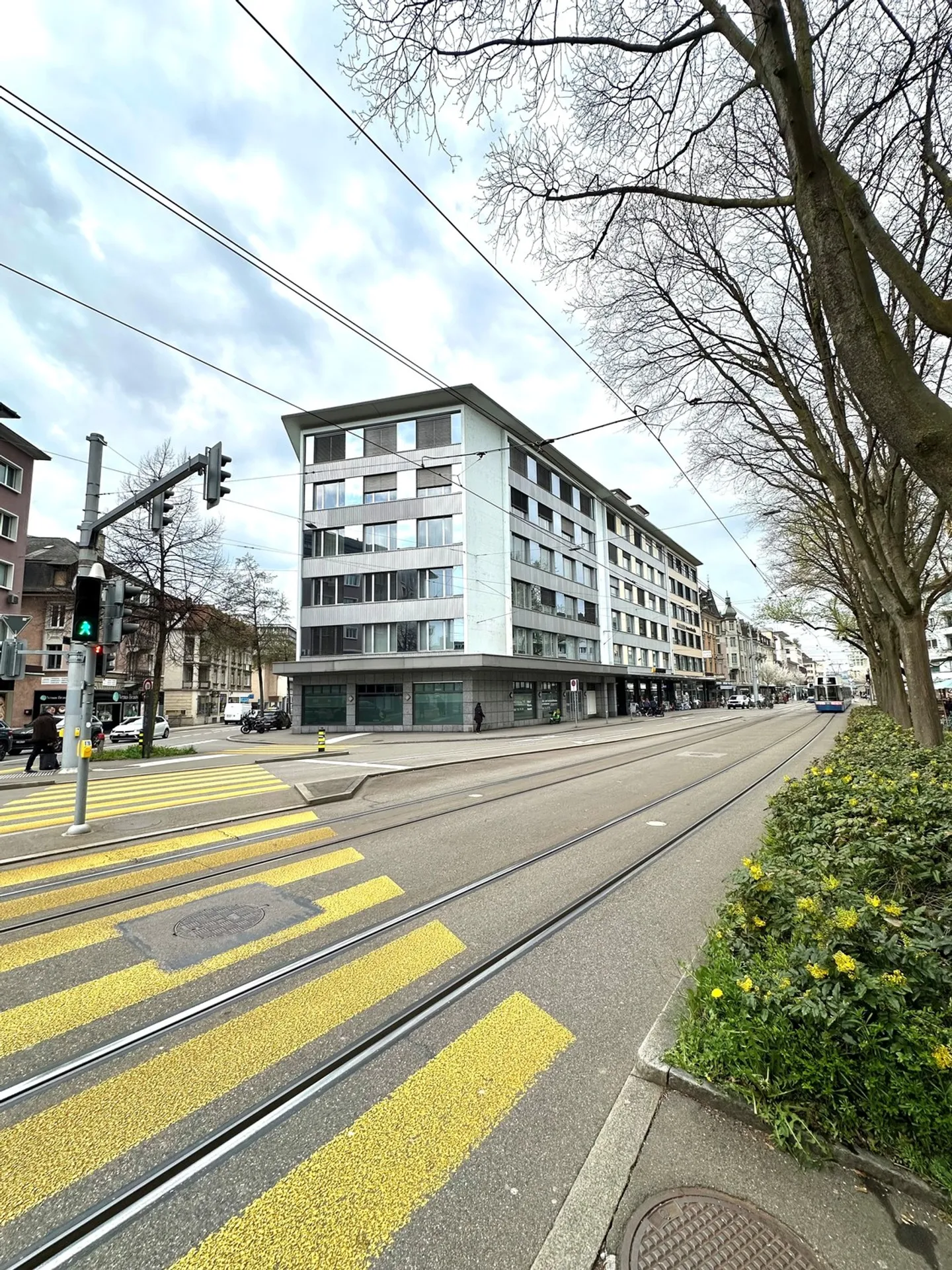 Bureaux attrayants, nouvellement rénovés dans un emplacement de choix à Zurich-Oerlikon - Photo 3 sur 3