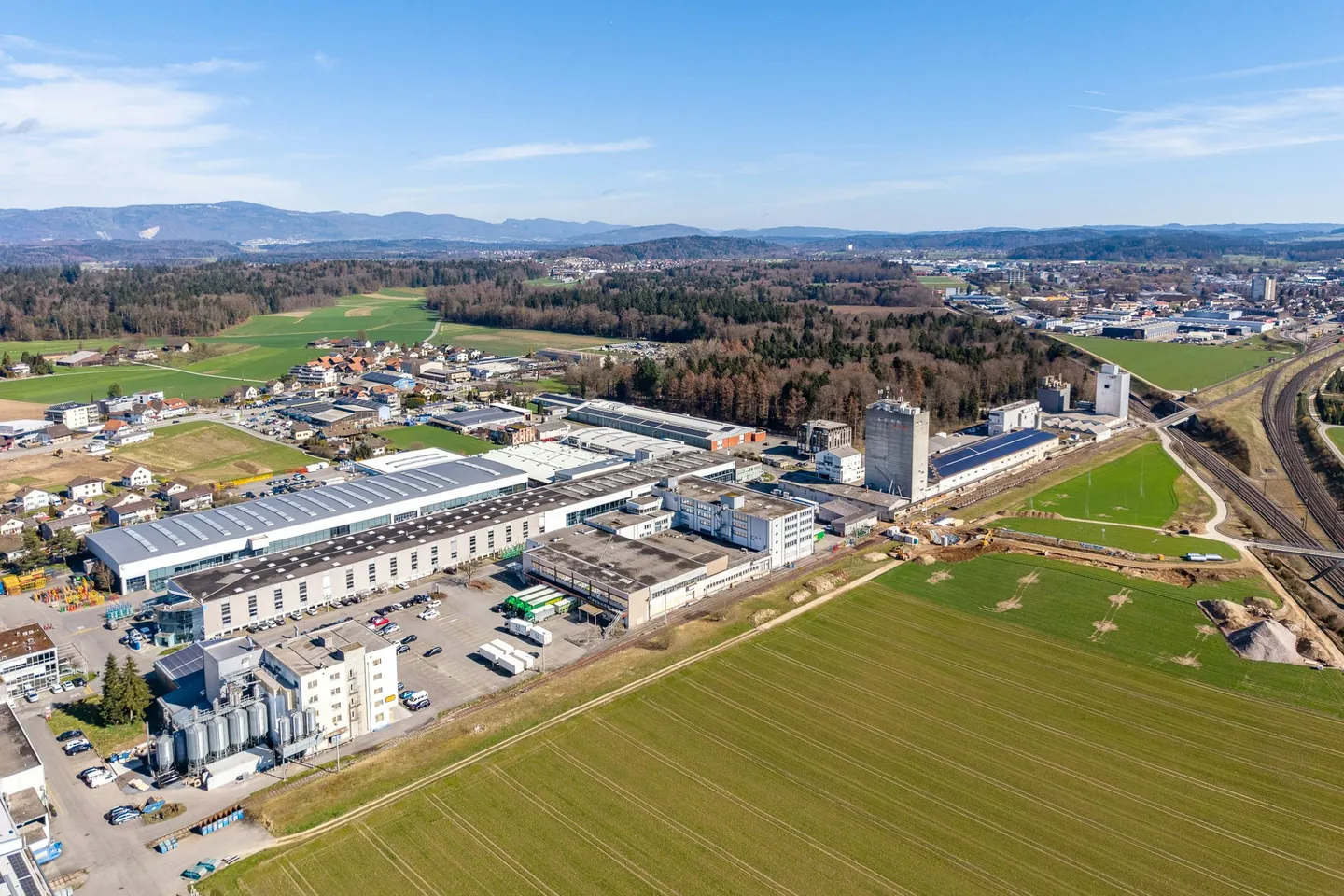 Jusqu'à 20 000 m2 d'espaces de stockage et de logistique attractifs - disponibles à partir de 2028 à Bützberg - Photo 2 sur 13