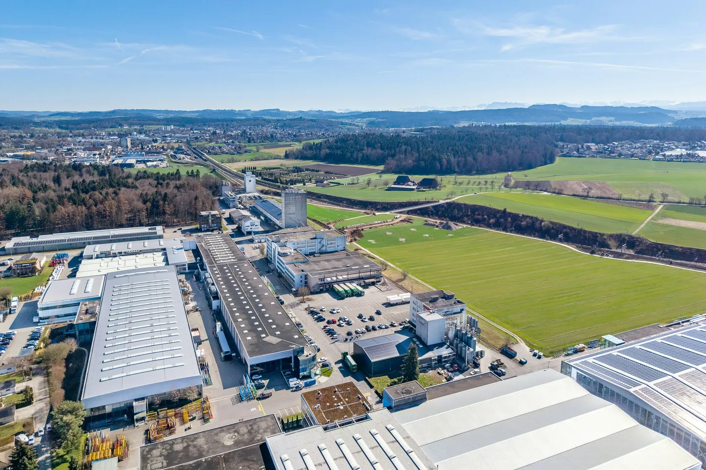 Jusqu'à 20 000 m2 d'espaces de stockage et de logistique attractifs - disponibles à partir de 2028 à Bützberg - Photo 1 sur 13