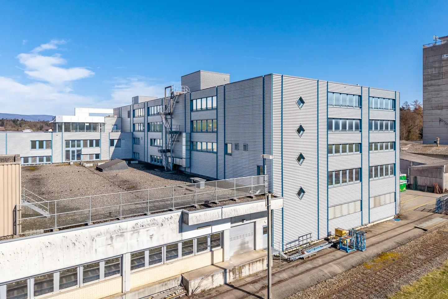 Jusqu'à 20 000 m2 d'espaces de stockage et de logistique attractifs - disponibles à partir de 2028 à Bützberg - Photo 5 sur 13