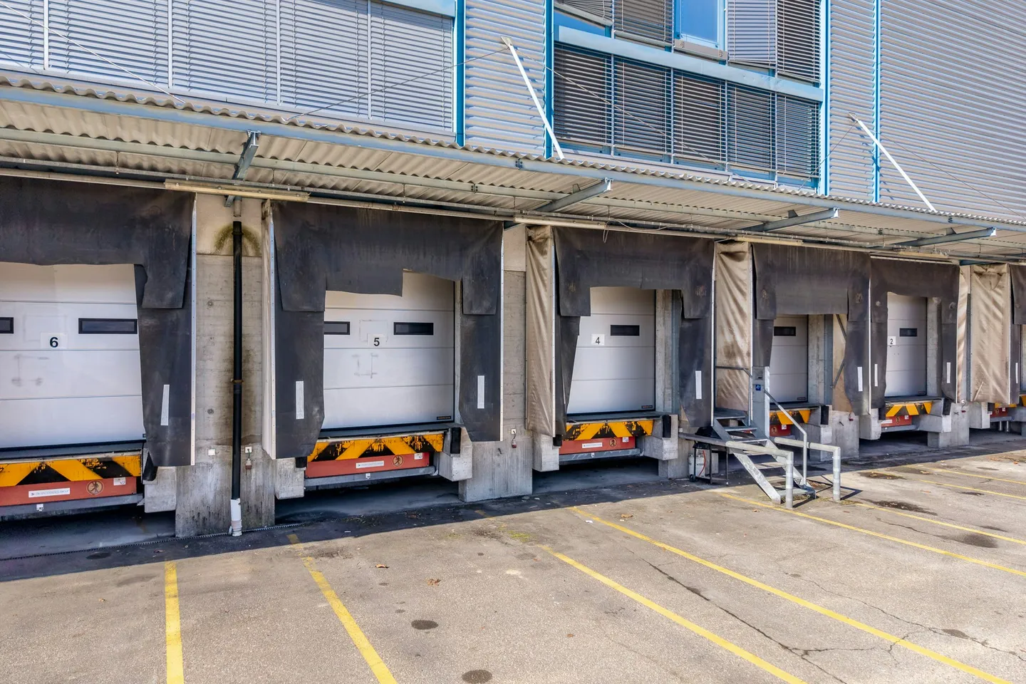 Jusqu'à 20 000 m2 d'espaces de stockage et de logistique attractifs - disponibles à partir de 2028 à Bützberg - Photo 7 sur 13