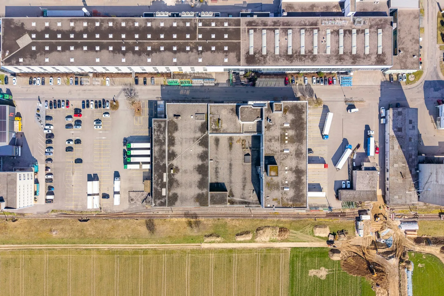 Jusqu'à 20 000 m² d'espace d'entreposage/logistique | Rampes | 130 places de stationnement | disponible en 2028 | location partielle - Photo 2 sur 13