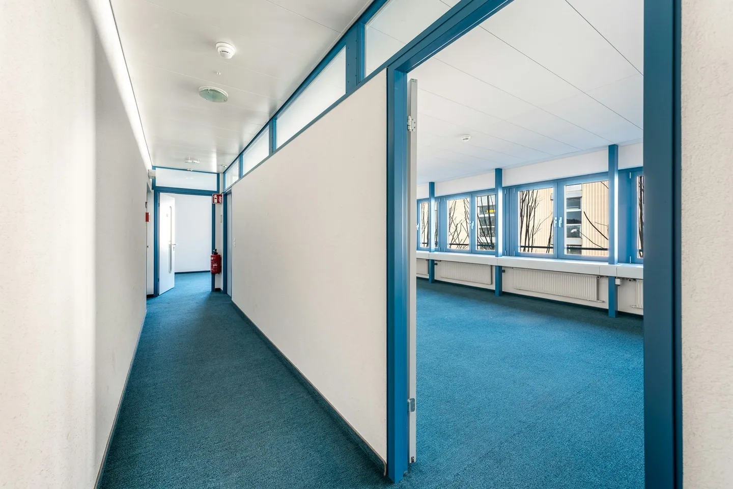 Jusqu'à 20 000 m² d'espace d'entreposage/logistique | Rampes | 130 places de stationnement | disponible en 2028 | location partielle - Photo 5 sur 13