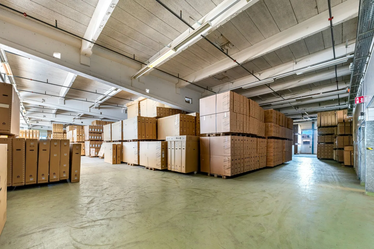 Jusqu'à 20 000 m² d'espace d'entreposage/logistique | Rampes | 130 places de stationnement | disponible en 2028 | location partielle - Photo 7 sur 13