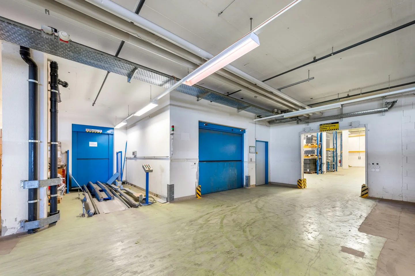Jusqu'à 20 000 m² d'espace d'entreposage/logistique | Rampes | 130 places de stationnement | disponible en 2028 | location partielle - Photo 10 sur 13
