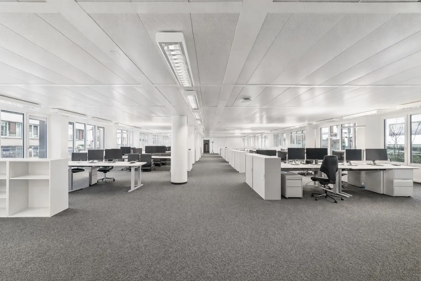 Espace de bureau de 420 m² près du lac ! - Photo 2 sur 13