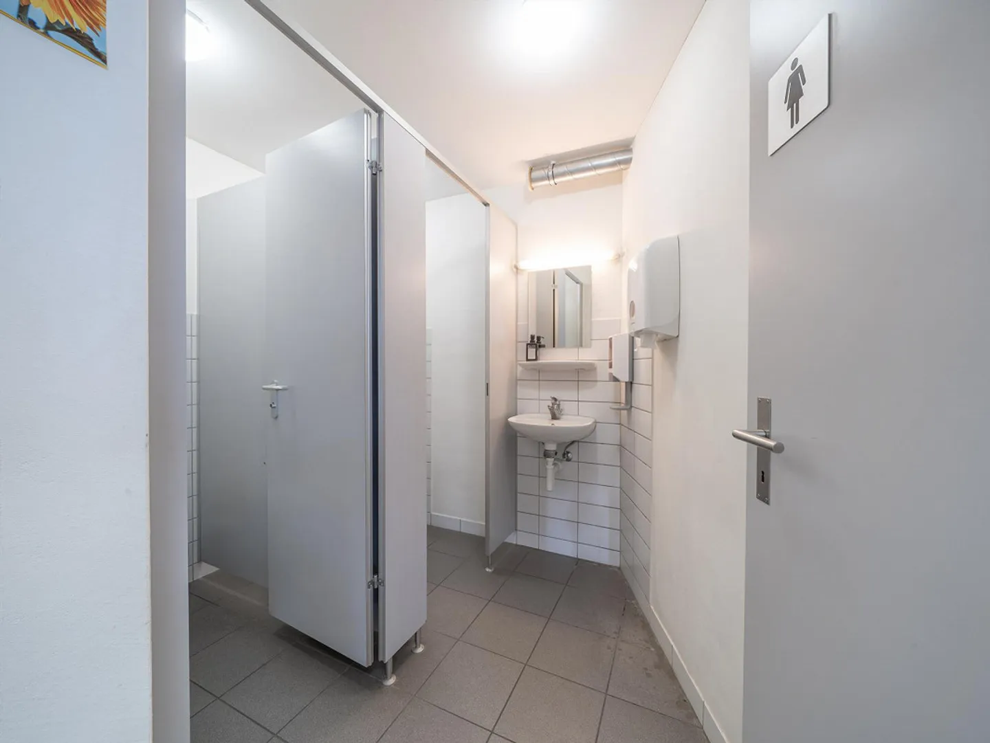 Commercial Space - Photo 7 of 8