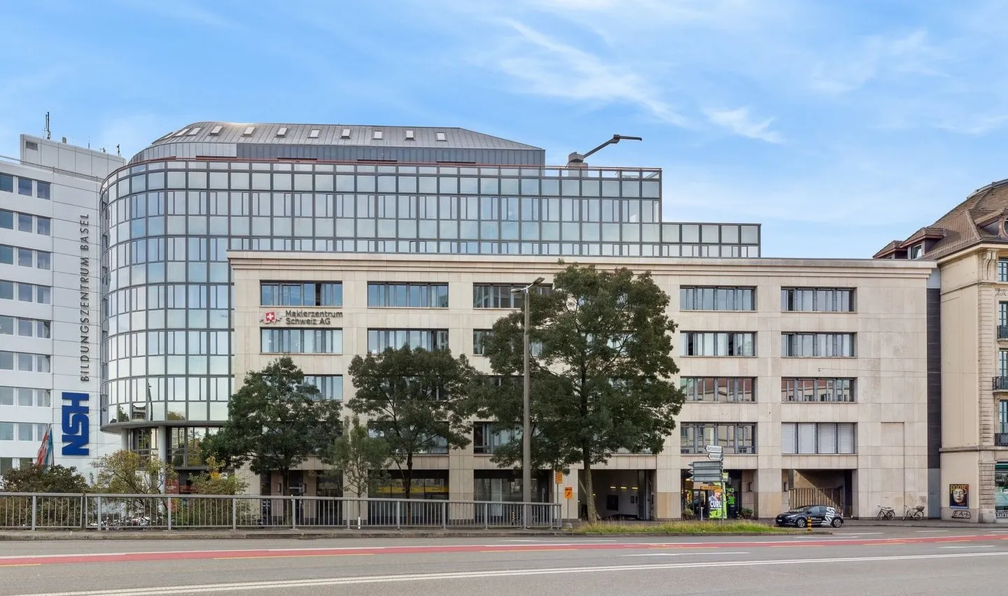 Proximity to the train station. Spacious areas. Efficient room structure. - Photo 1 of 3