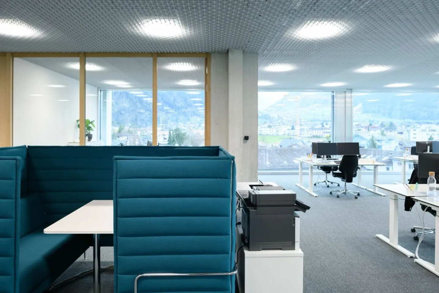 Spazi commerciali moderni e flessibili direttamente alla stazione di Altdorf - Foto 3 di 6