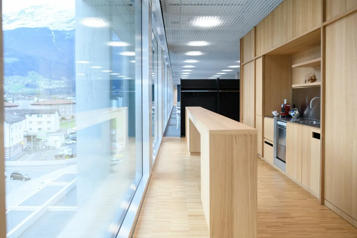 Spazi commerciali moderni e flessibili direttamente alla stazione di Altdorf - Foto 4 di 6