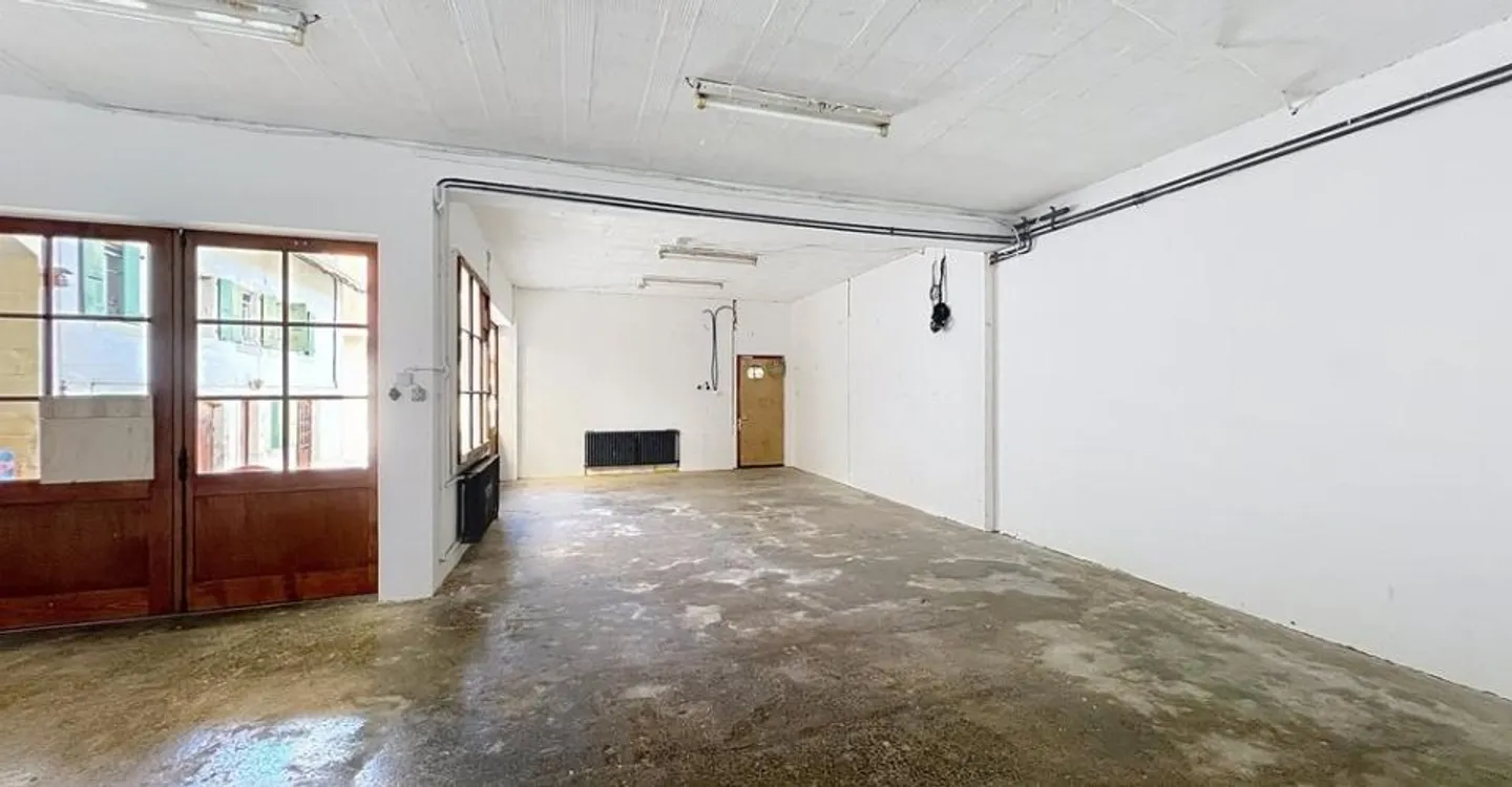 Commerce - Photo 1 of 6