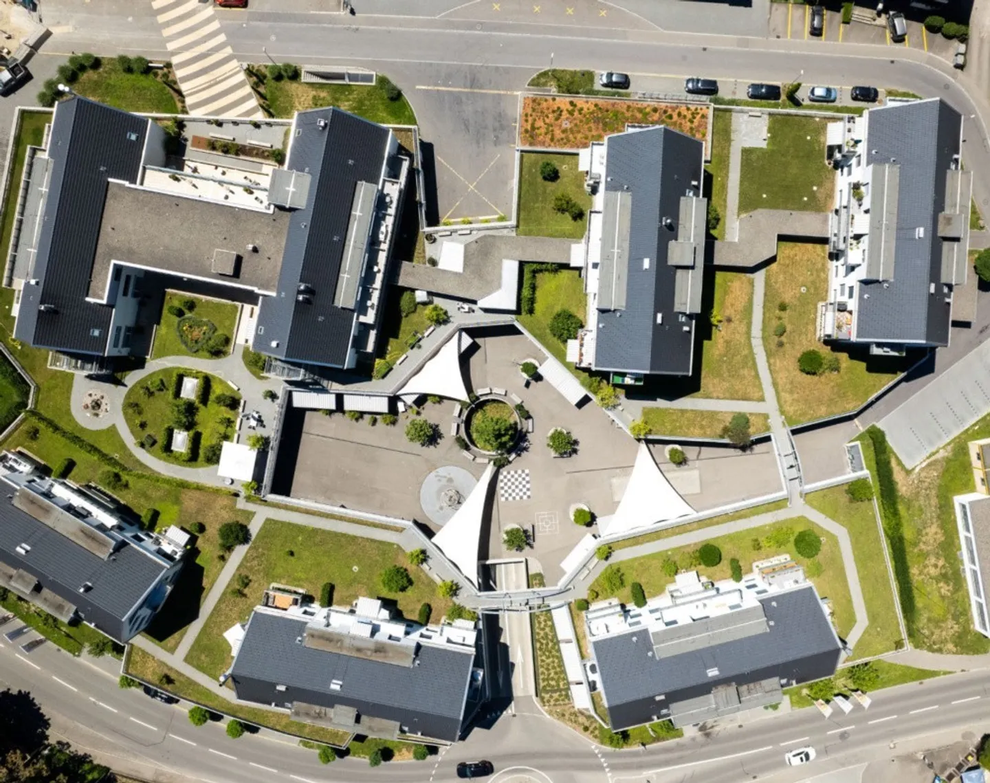 Attraktive Gewerbeflächen im lebendigen Zentrum von Studen BE  ideale Lage für Ihren Geschäftserfolg - Photo 2 sur 6