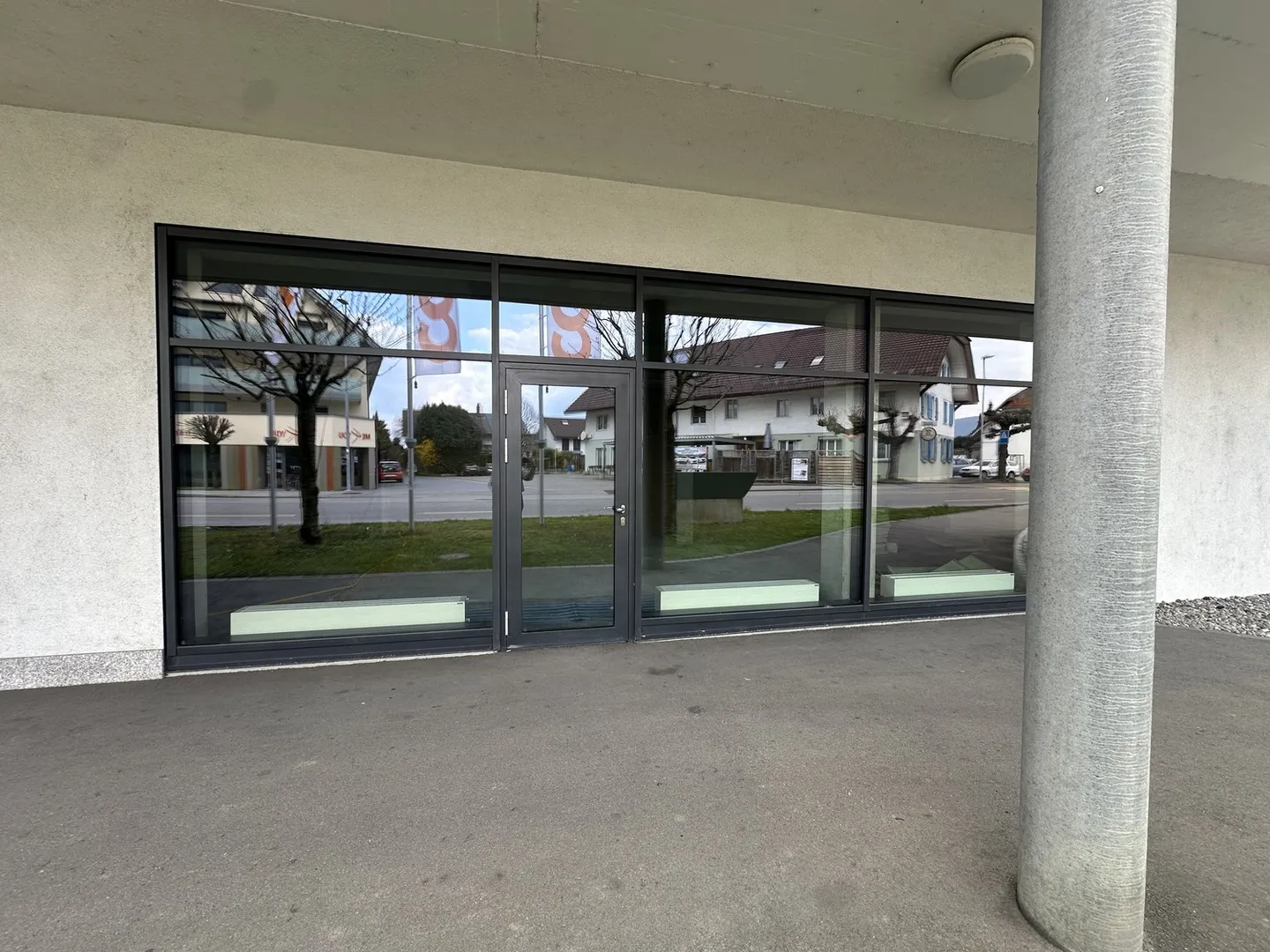 Attraktive Gewerbeflächen im lebendigen Zentrum von Studen BE  ideale Lage für Ihren Geschäftserfolg - Photo 4 sur 6