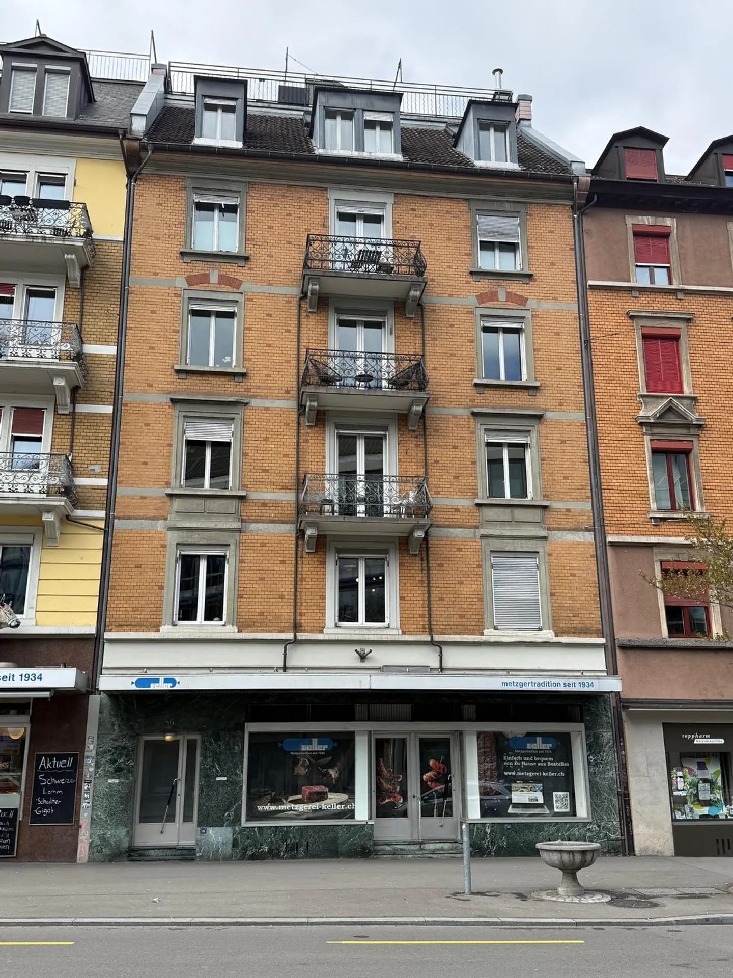 Propriété commerciale en emplacement central - Photo 1 sur 13