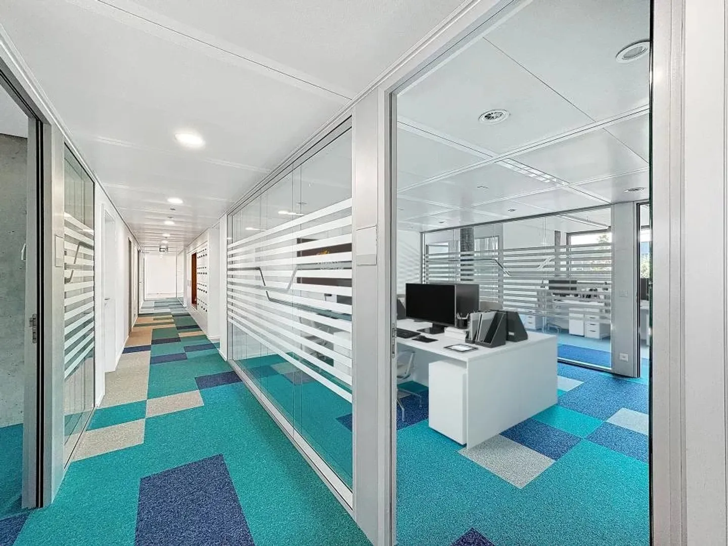 Spacious offices for rent, strategic location near the airport. - Photo 5 of 13