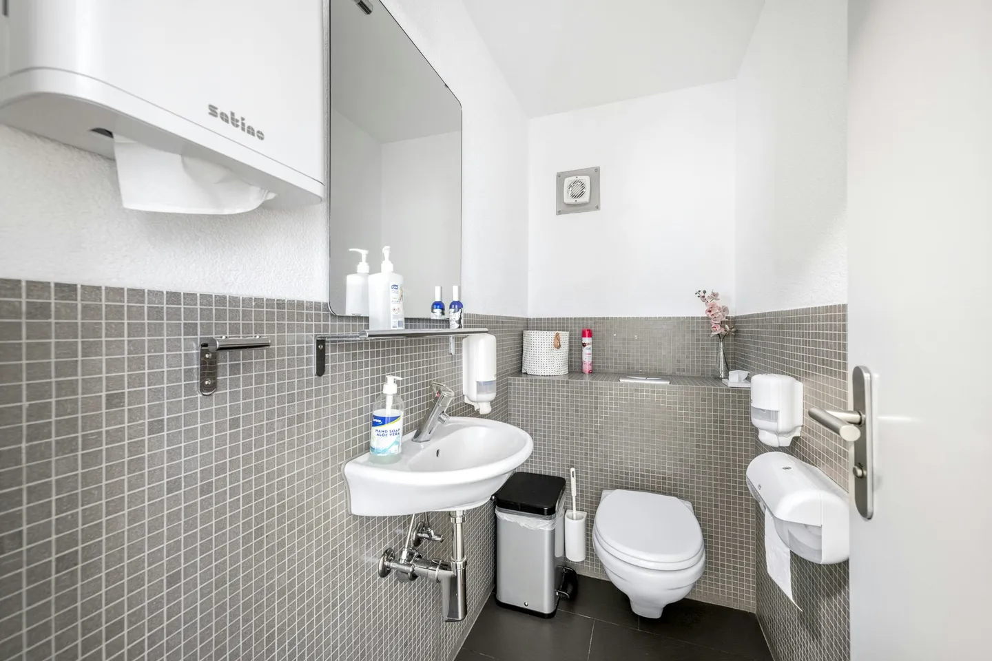Furnished Office Space (approx. 234 m²) directly at HB Zurich - Top Price! - Photo 13 of 13