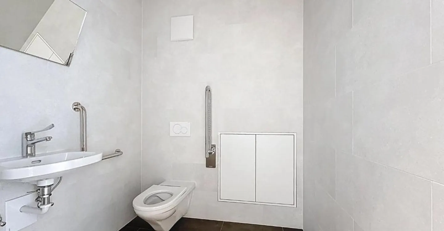 Commercial Space 1 Room - Photo 6 of 8