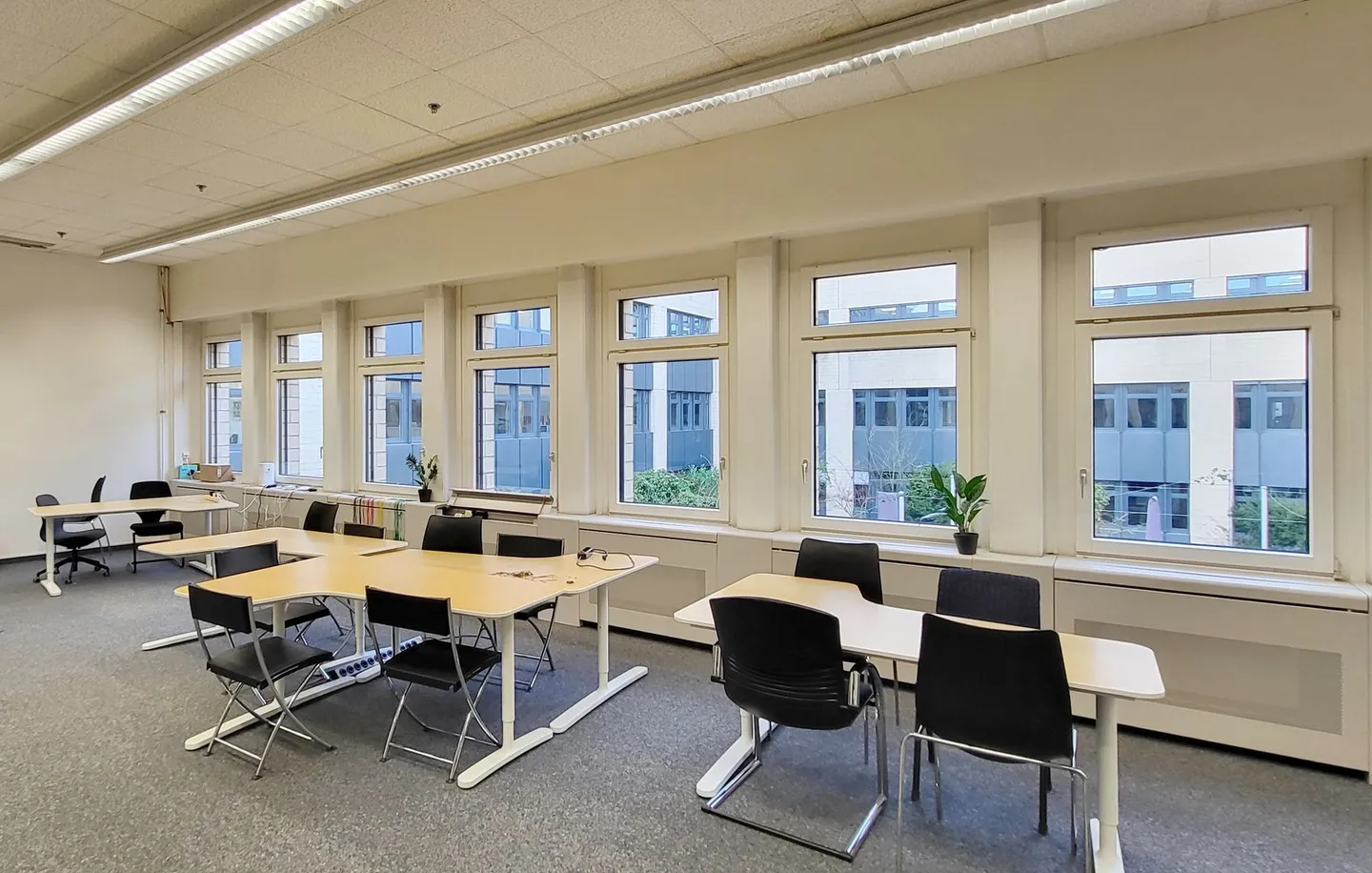 Exciting layout for exciting companies! - Photo 8 of 13