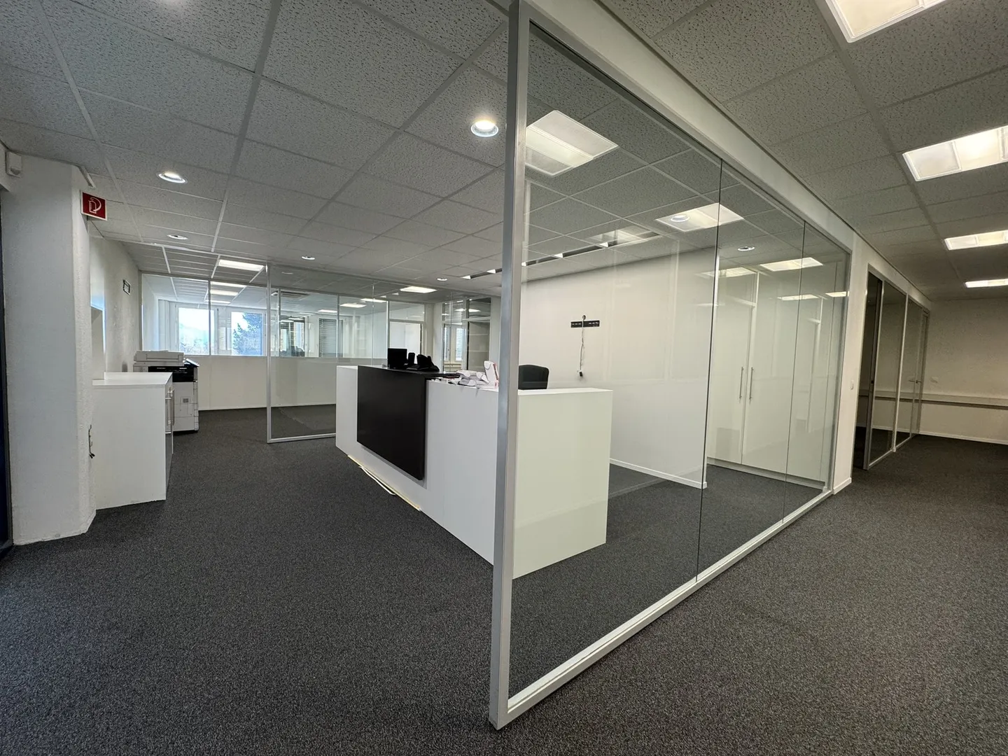 Turnkey renovated offices Available immediately - Photo 2 of 7