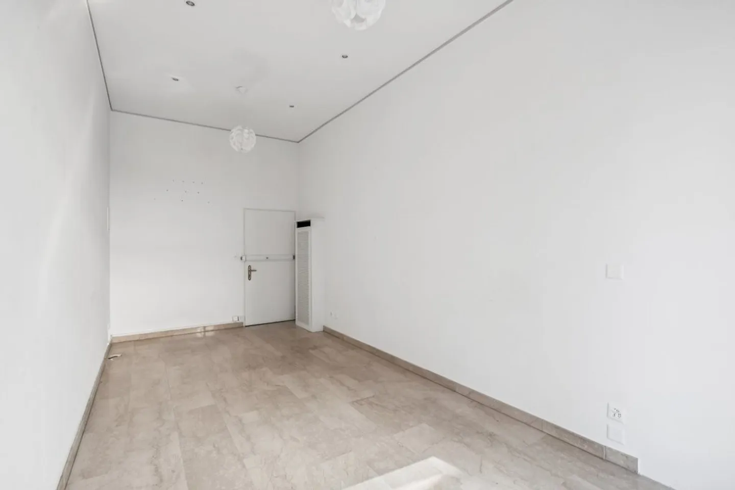 Modern arcade of 18 m2 for rent - Photo 5 of 6