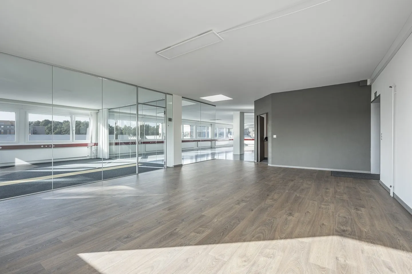 Spazio pronto per essere abitato con un affitto attraente disponibile immediatamente! - Foto 3 di 9