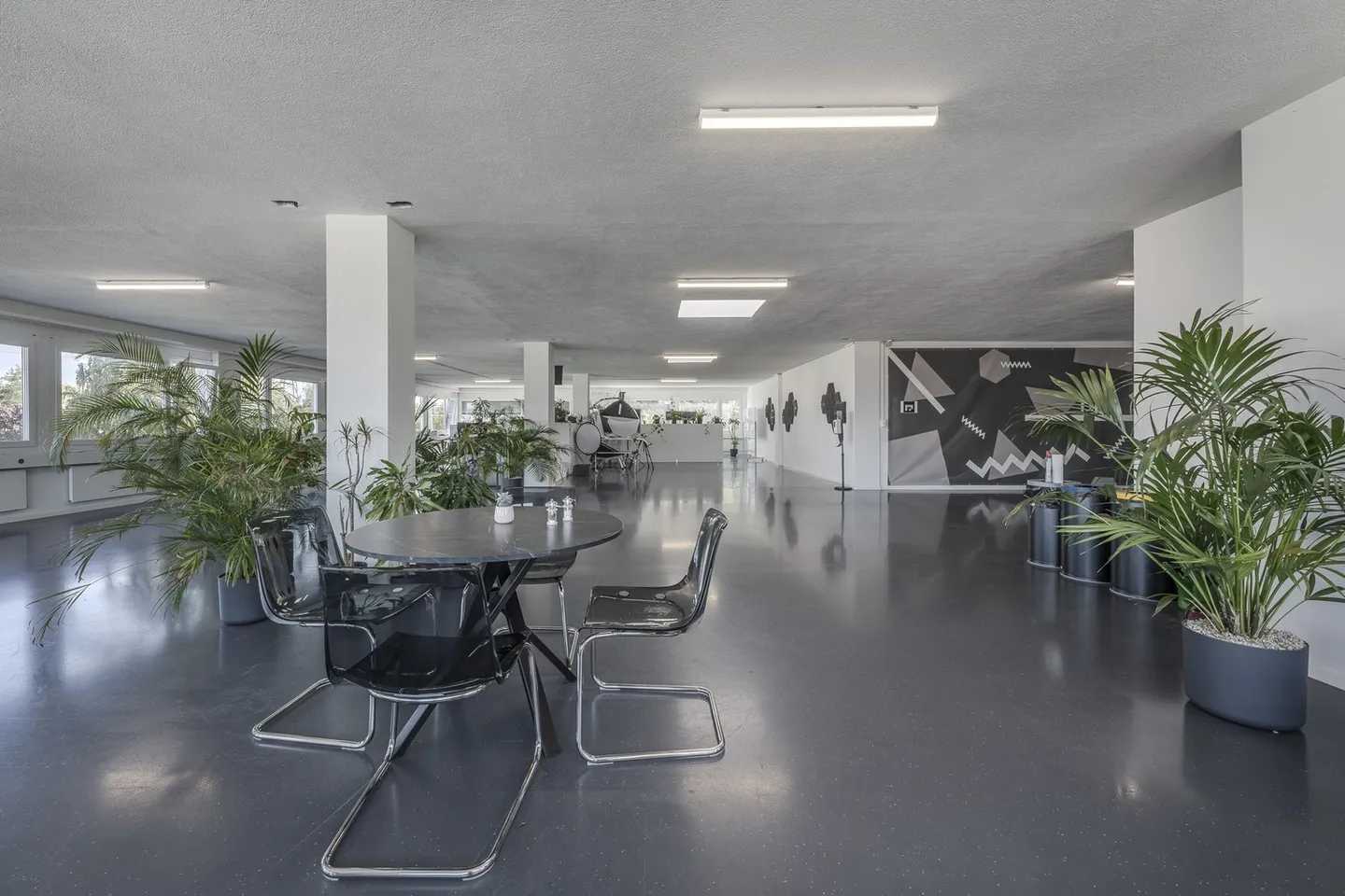 Proprietà commerciale versatile con ascensore per merci direttamente nell'area - Foto 1 di 9