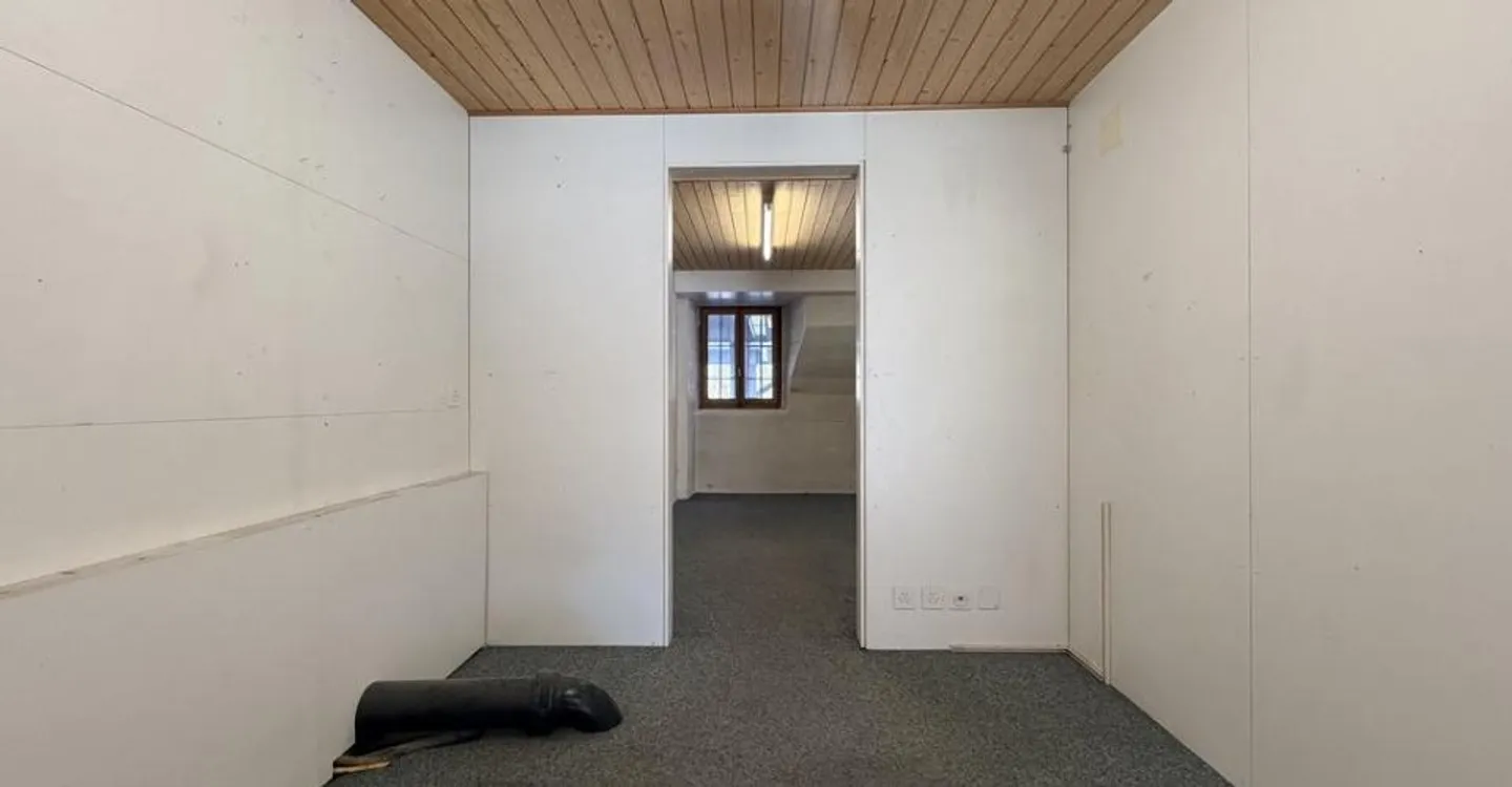 Dépôt de stockage avec bureau - Photo 3 sur 4