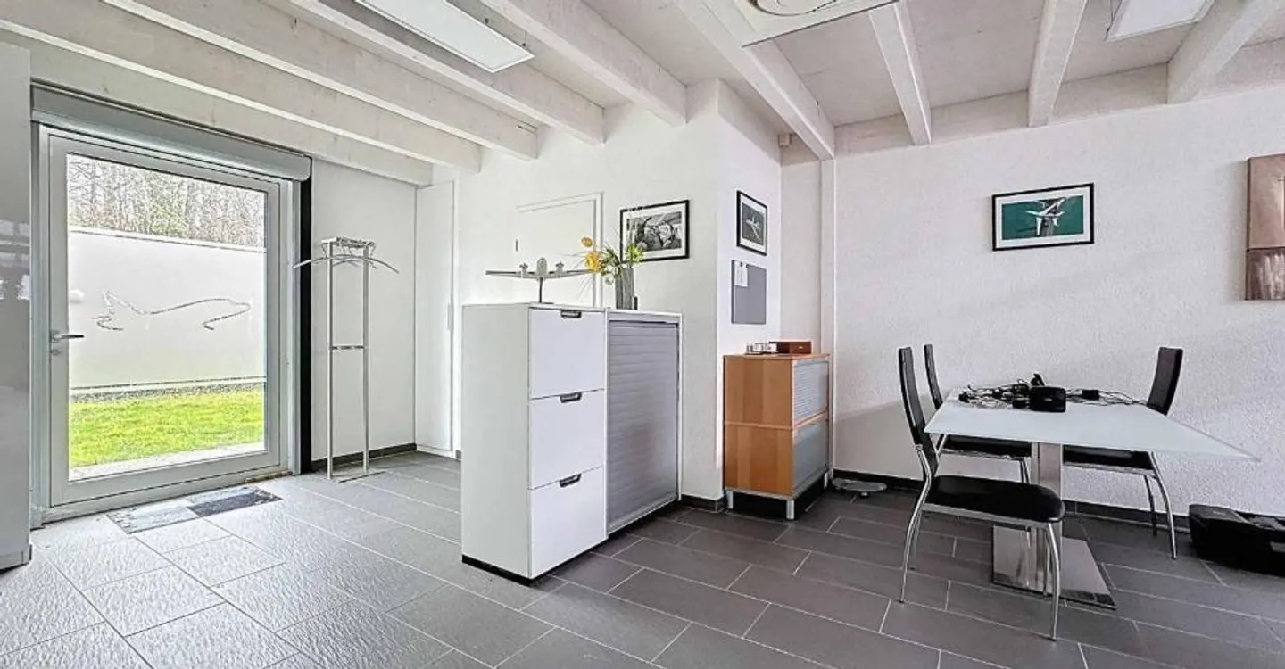 Office - Photo 2 of 11