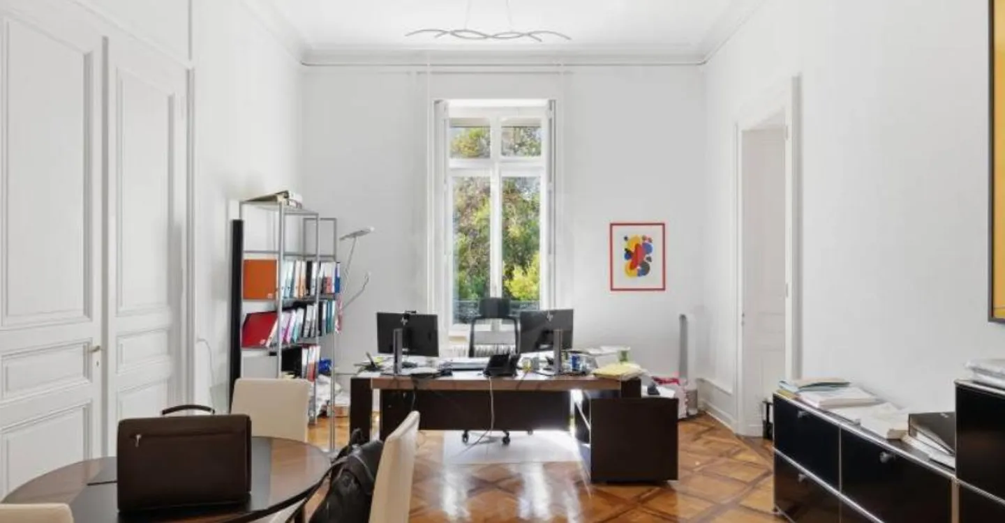 Bureau - Photo 11 of 12