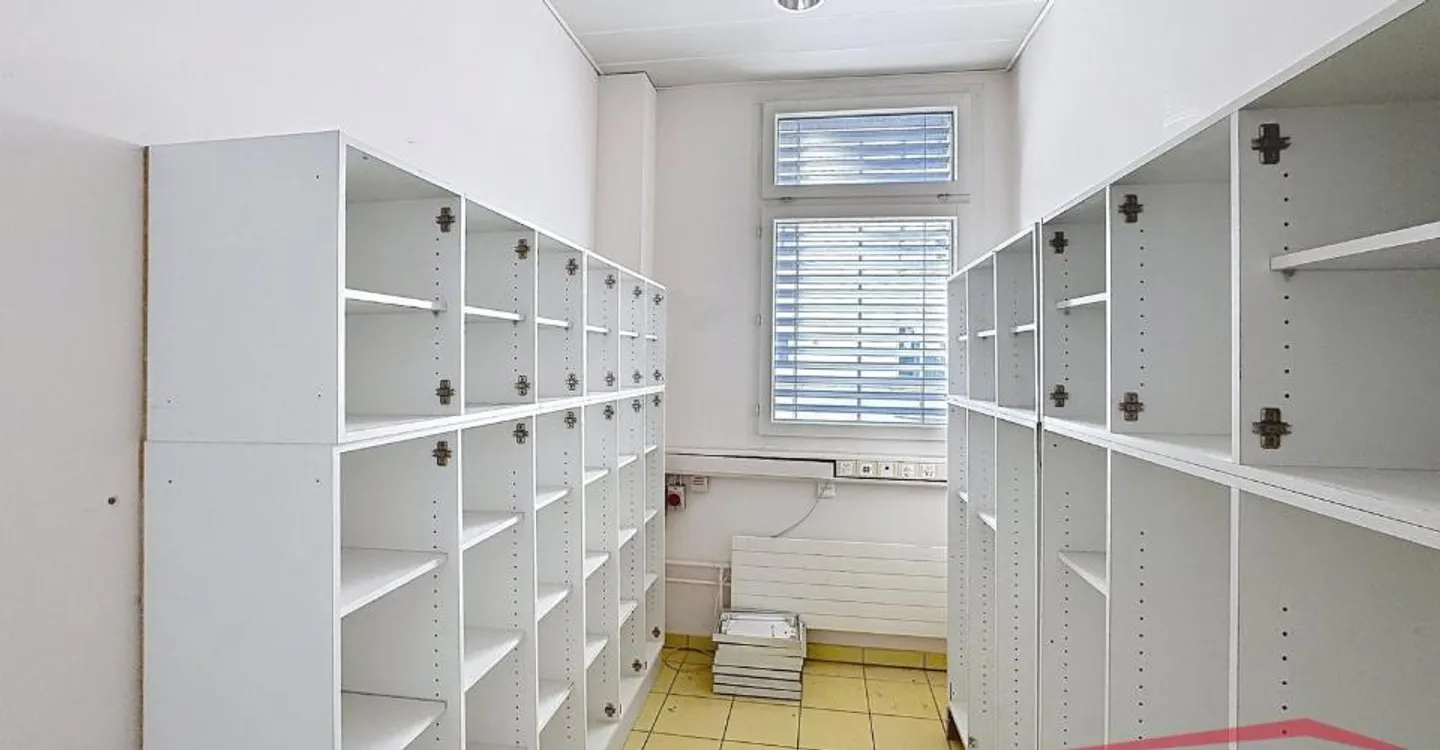 Commerce - Photo 4 of 5