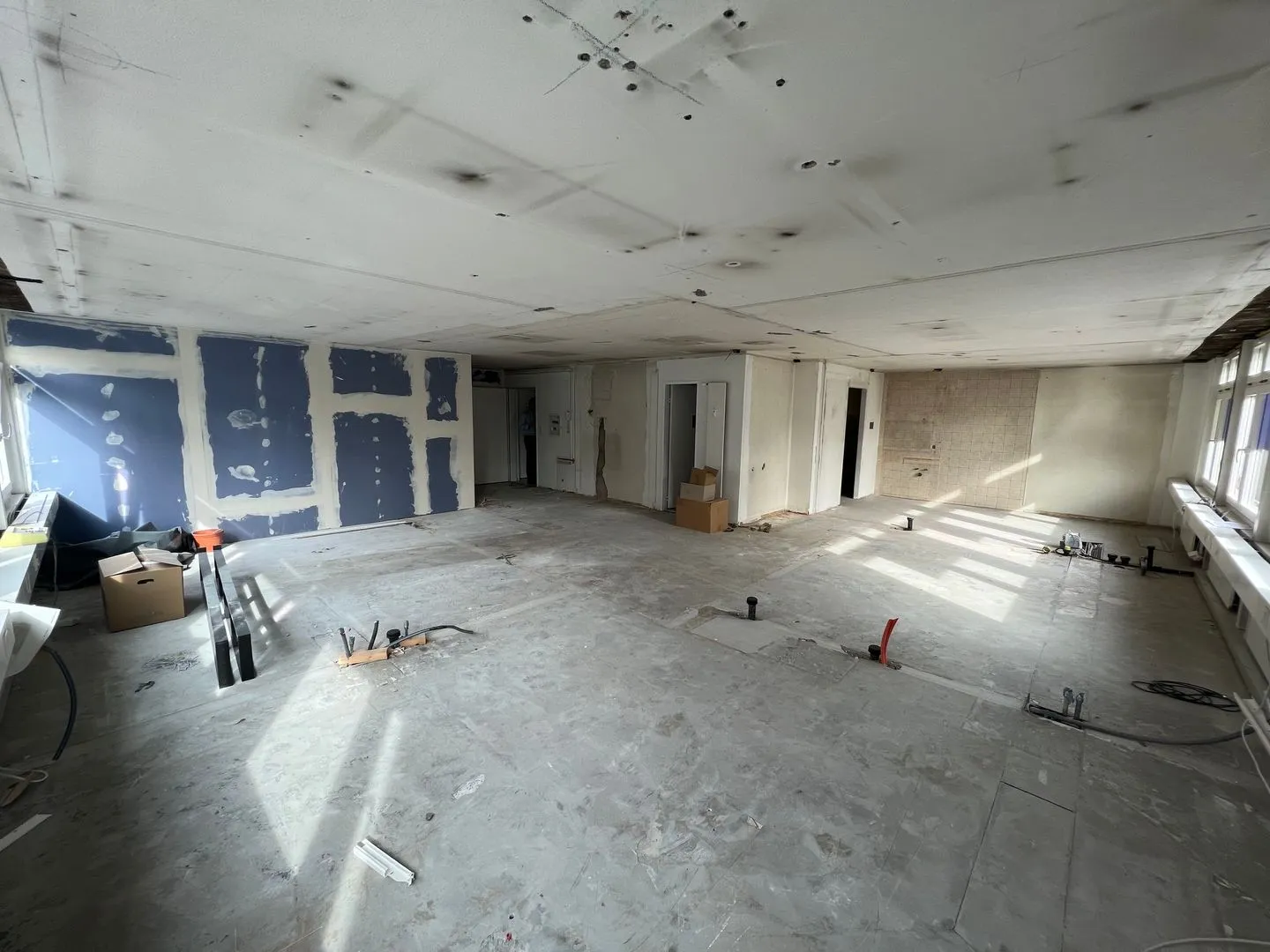 Central office and commercial space for rent in shell condition - Photo 3 of 11