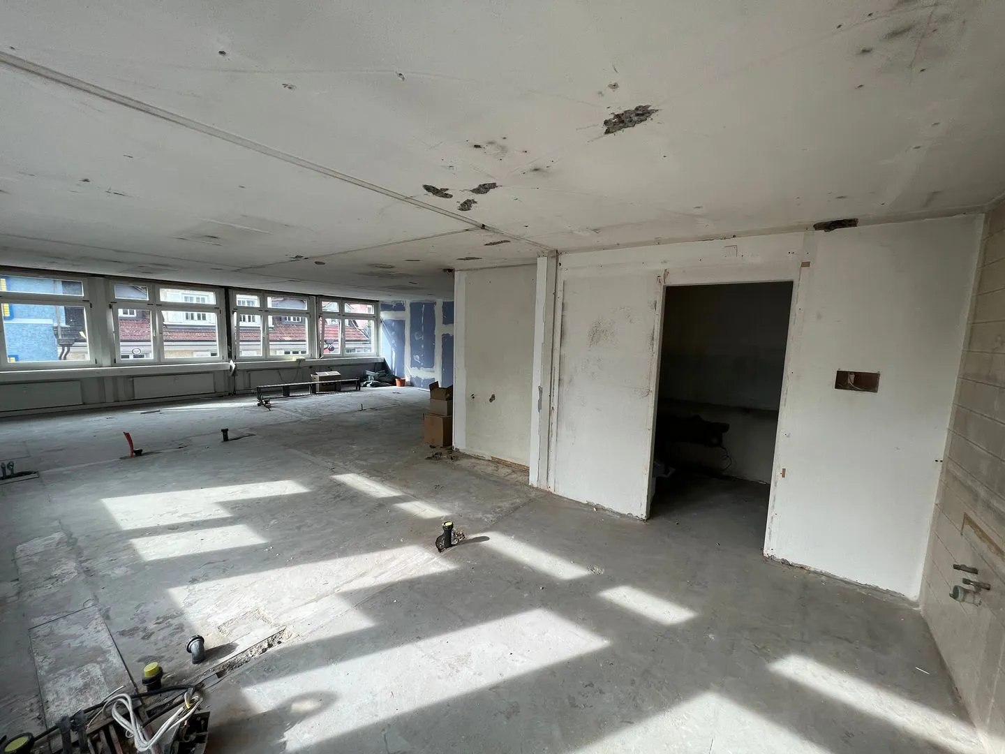 Central office and commercial space for rent in shell condition - Photo 5 of 11