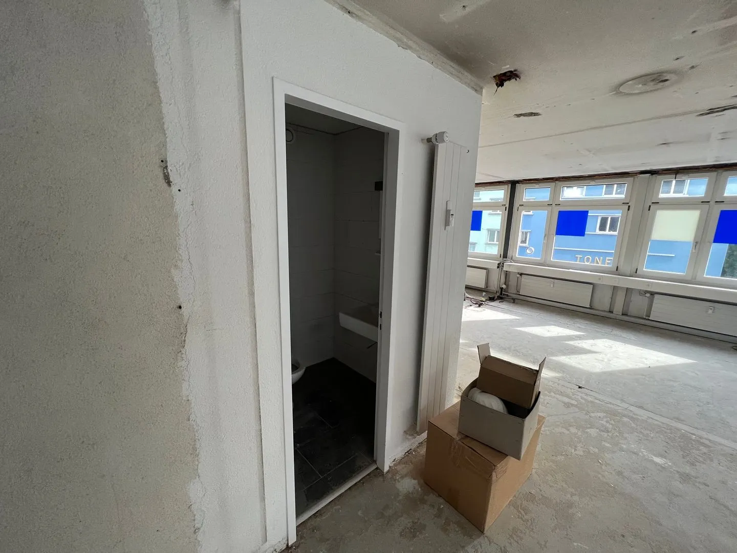 Central office and commercial space for rent in shell condition - Photo 10 of 11