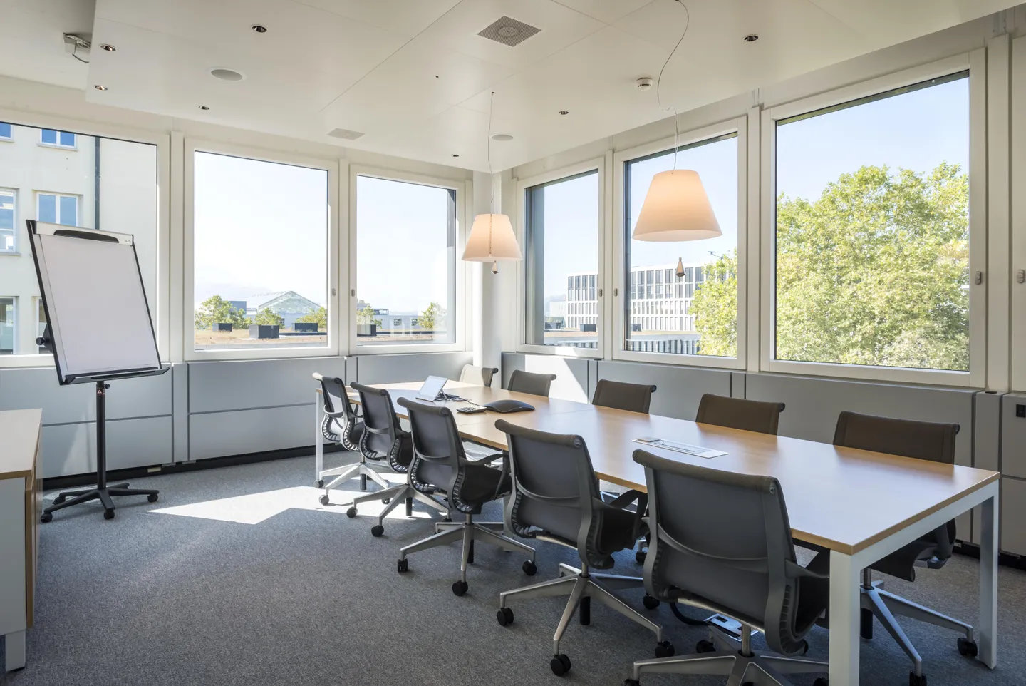 Espace de bureau moderne, aménagé et meublé - Photo 3 sur 4