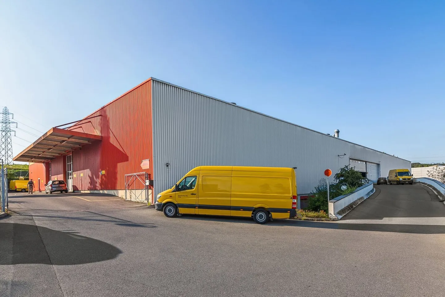 Excellente situation - près de l'autoroute et des commodités - espace de stockage 63 m2 - Photo 9 sur 9