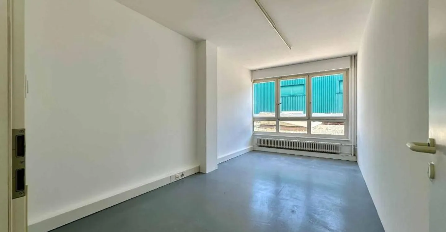 Office 5 rooms - Photo 10 of 13