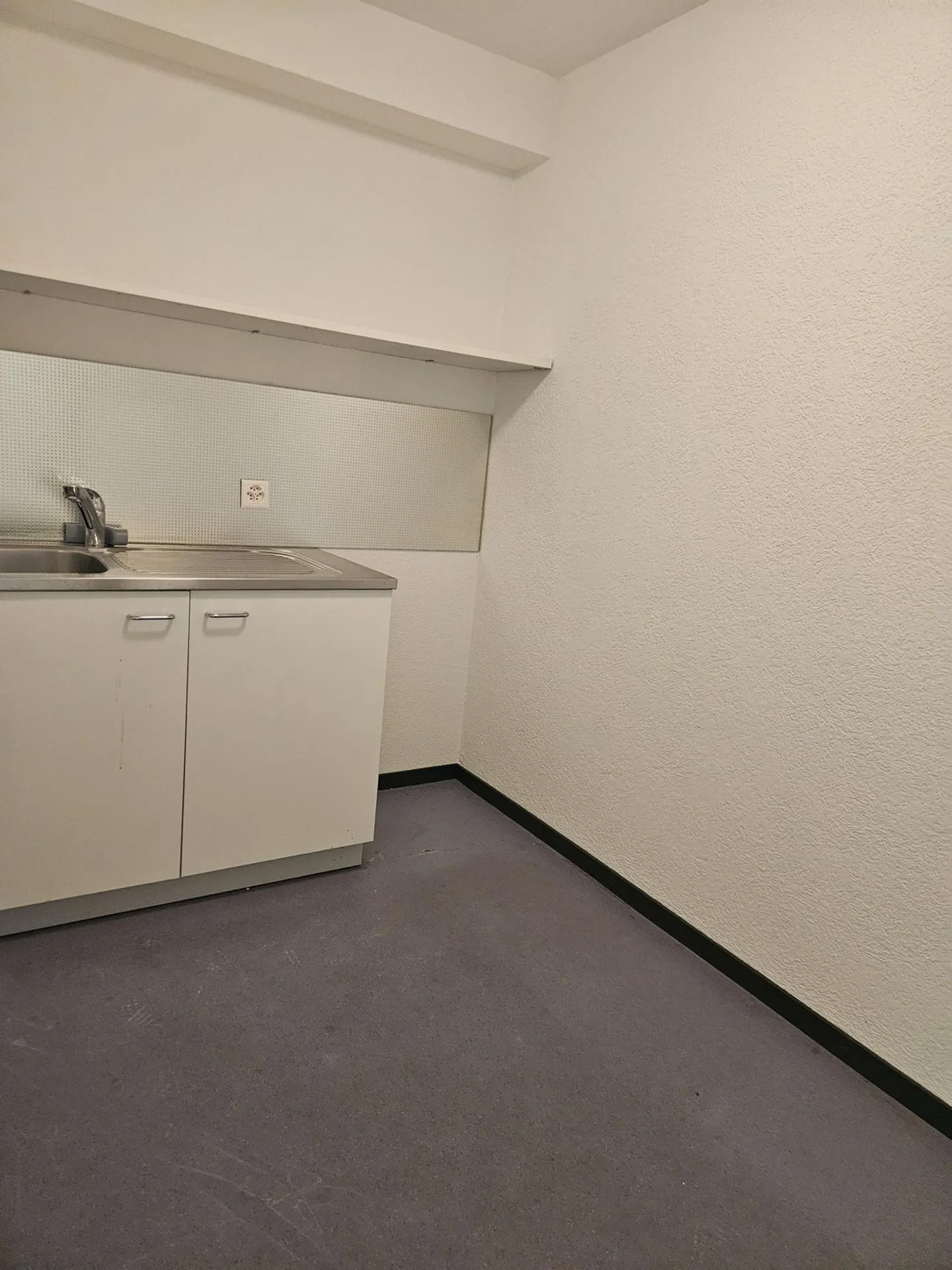 Office/Practice Rooms Near Train Station with Flexible Room Layout - Photo 3 of 5