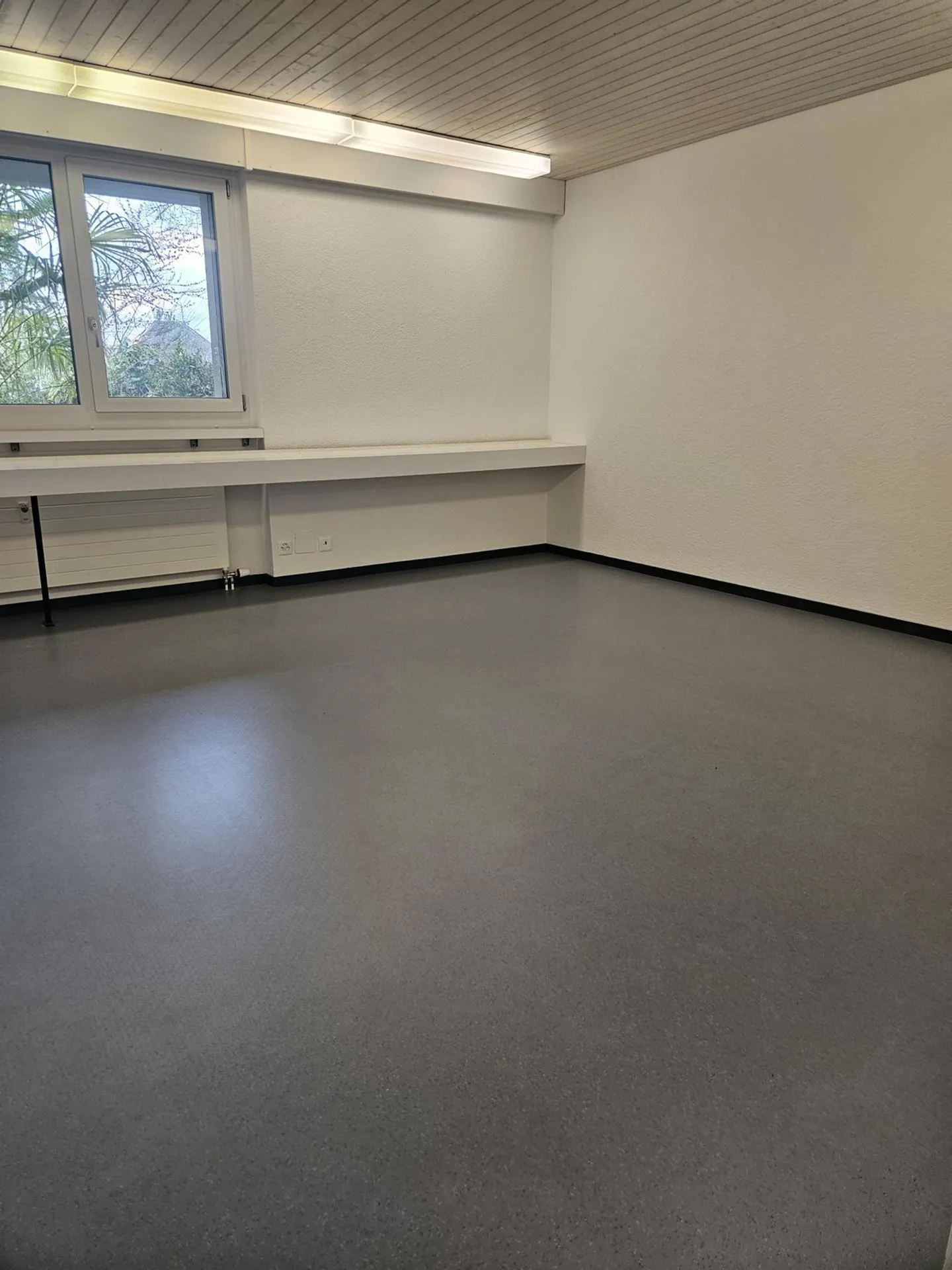 Office/Practice Rooms Near Train Station with Flexible Room Layout - Photo 4 of 5