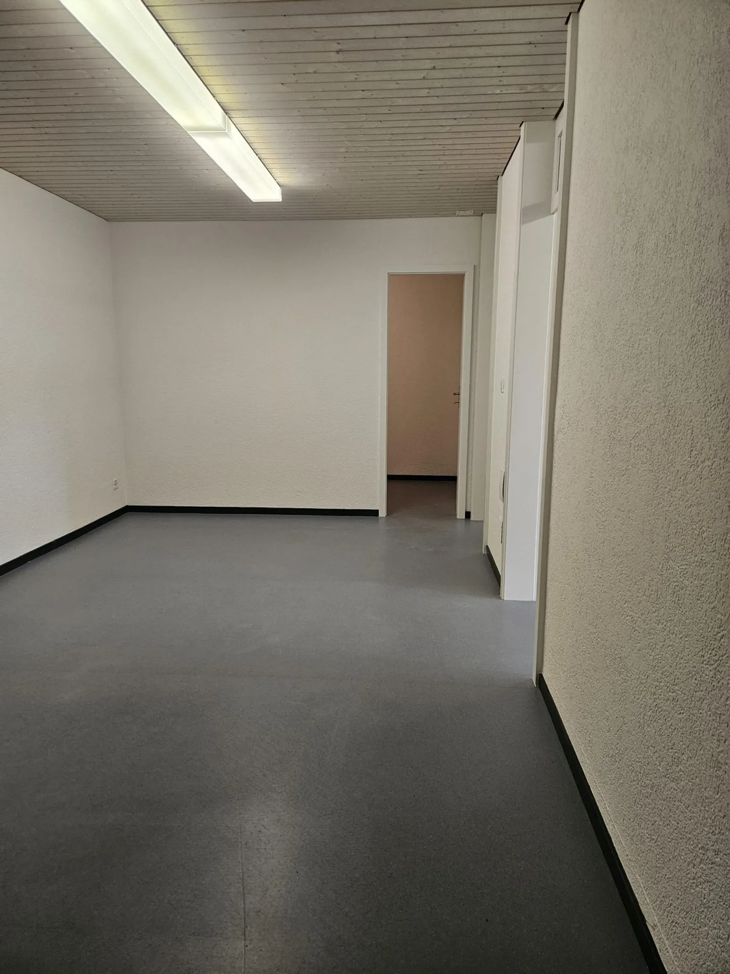 Office/Practice Rooms Near Train Station with Flexible Room Layout - Photo 5 of 5
