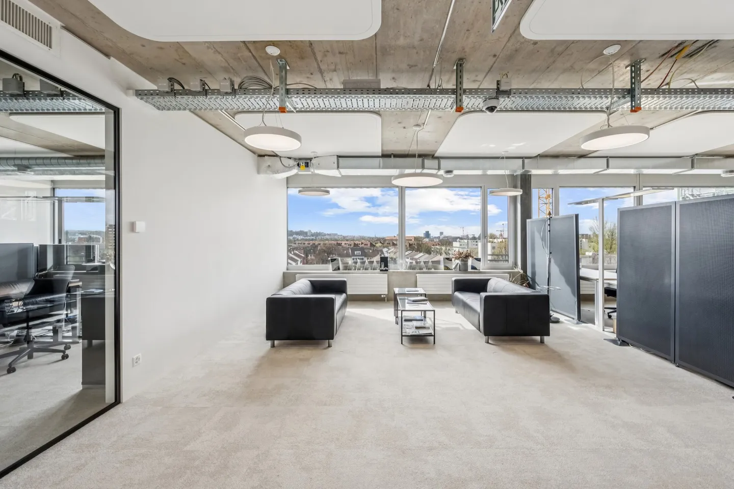 Uffici pronti per essere occupati con vista da sogno - Business City Polyfeld - Foto 1 di 12